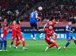 关于激烈争夺！球场上对决引发球迷狂热的信息